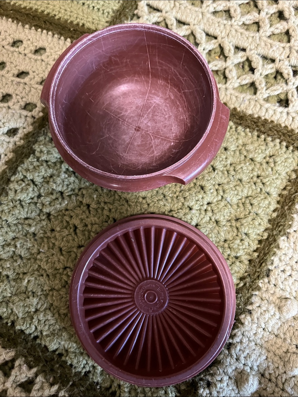 Tupperware Round Lidded Containers in Red, Yellow, Brown, and Olive - Picture 6 of 11
